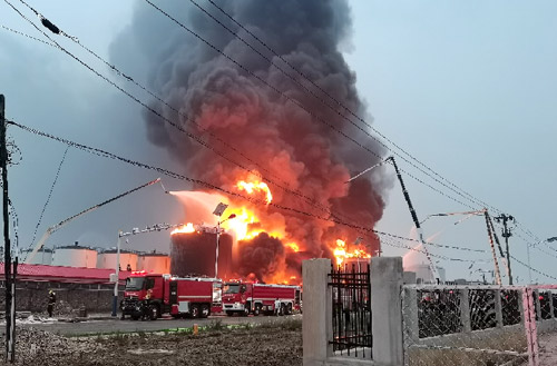 必博压缩空气泡沫消防车救援广东省佛山市高明区火灾